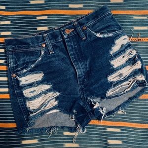 Vintage Wrangler High Waisted Shorts 💙